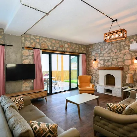 2 Bedroom Private With Infinity Pool And Sea View Villa *